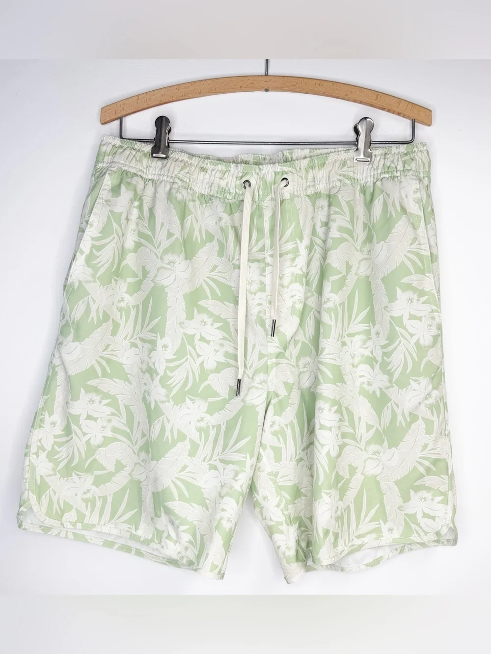 Fair Harbor Men's Light Green Floral Swim Trunks Classic Drawstring Trunk XL